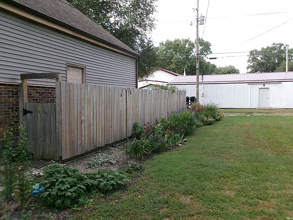 2nd image of 332 Monroe Ave