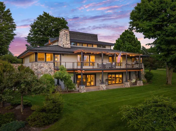 3333 Kirkridge Dr, Williamsburg, MI 49690