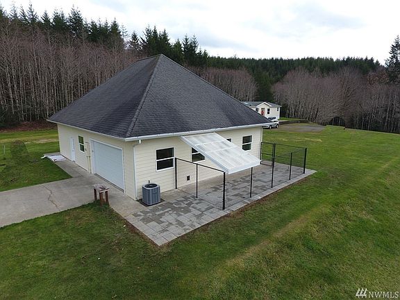 3rd image of 39 Bostin Ln