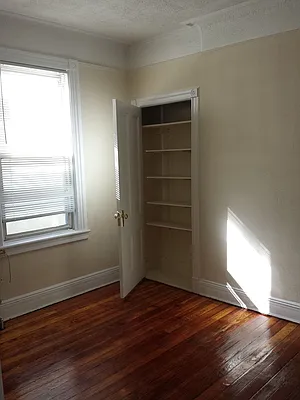 Rented by Metroline Realty | media 17