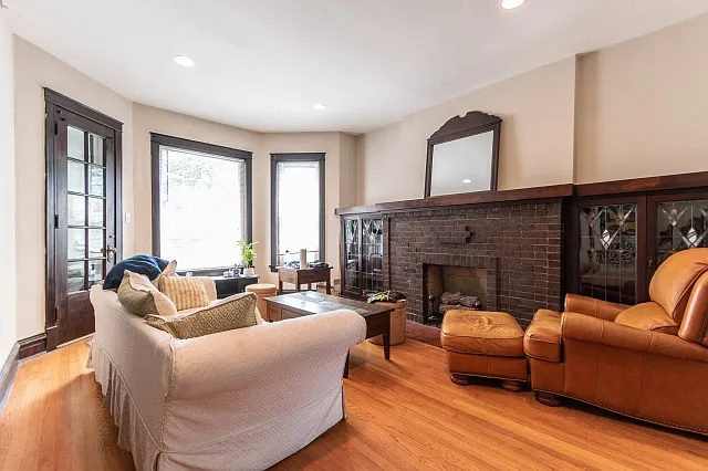 1440 W Addison St #2 — Photo 3