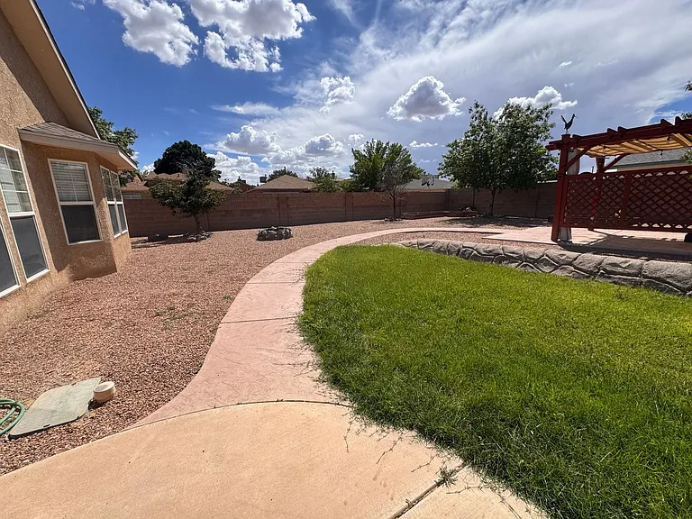 9701 Tapatio Dr NW — Photo 30