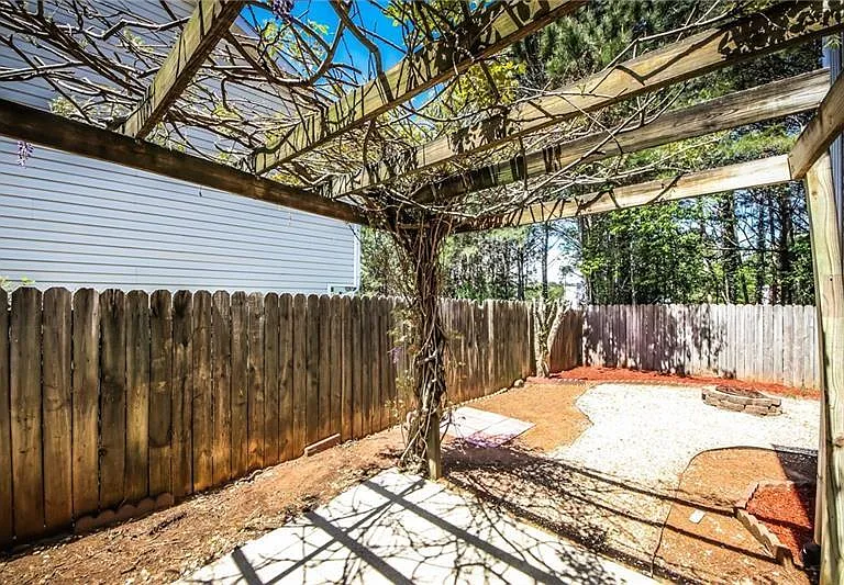 121 Stoneforest Dr — Photo 42