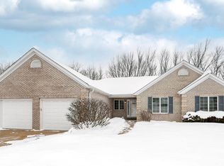 6002 Oakbrook Rd, Davenport, IA 52806