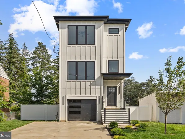 469 Aurania St, Philadelphia, PA 19128