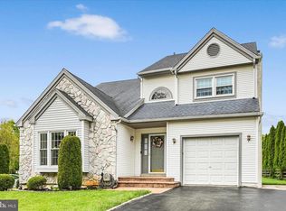 232 Beatrice Ln, Aston, PA 19014