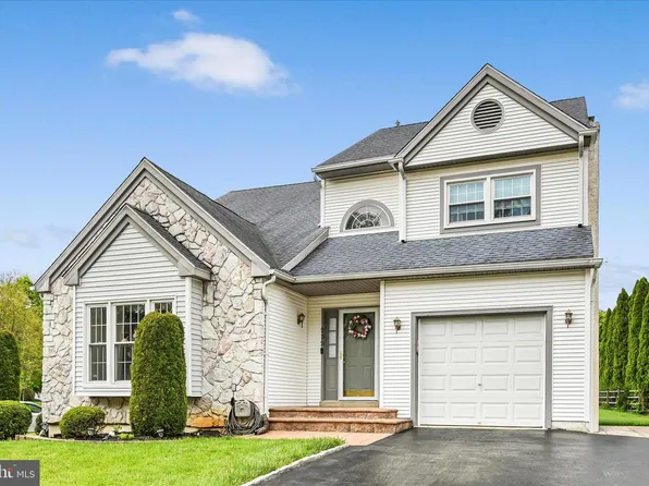 232 Beatrice Ln, Aston, PA 19014