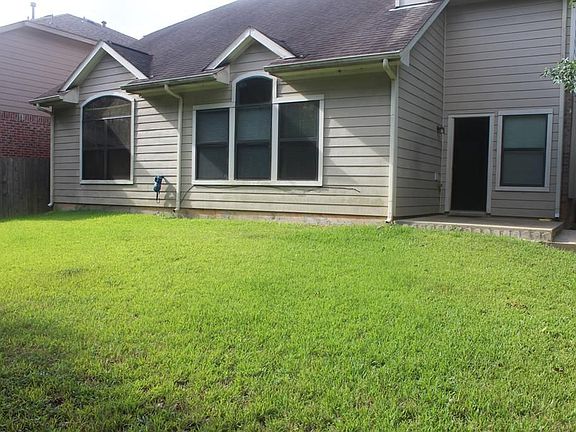 3rd image of 2310 Siegen Dr