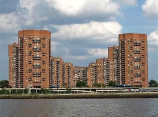 111 Harmon Cv, Secaucus, NJ 07094