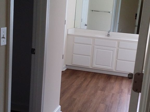 Master into bathroom