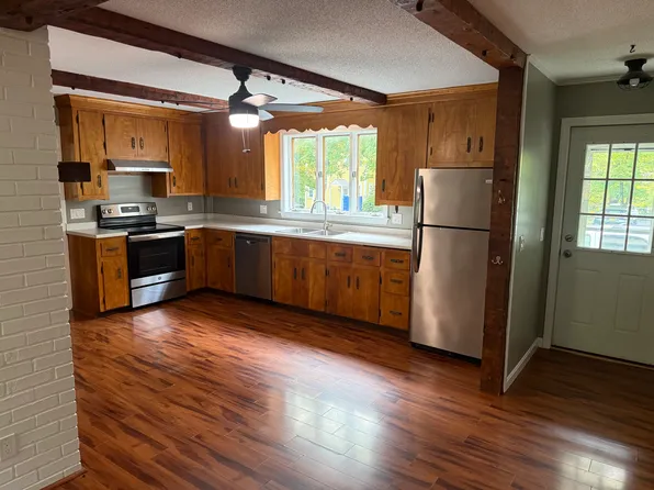 83 School St #1, Hatfield, MA 01038
