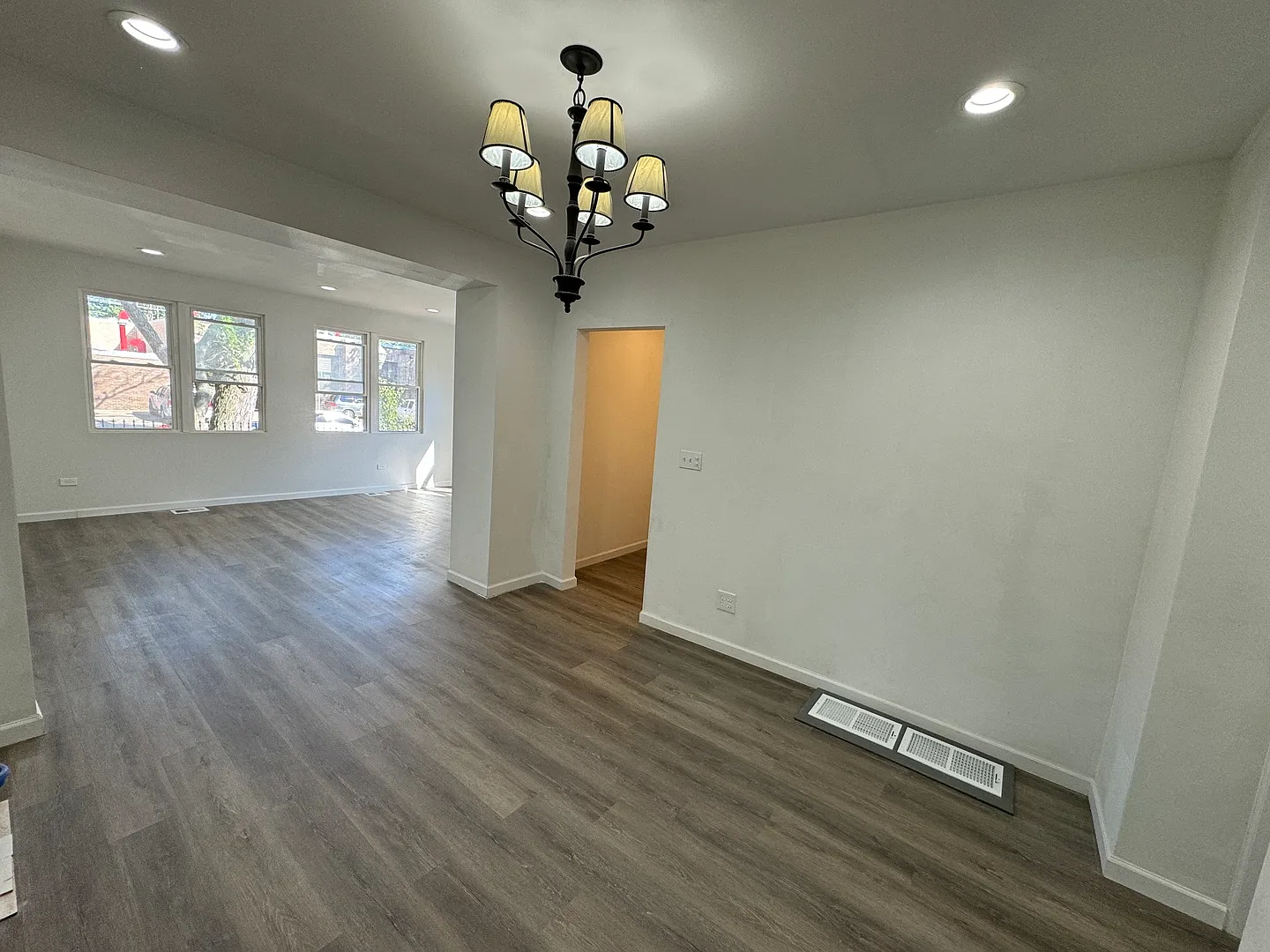 7522 N Wolcott Ave — Photo 3