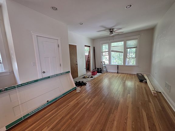 3rd image of 2343 W Winona St #2E