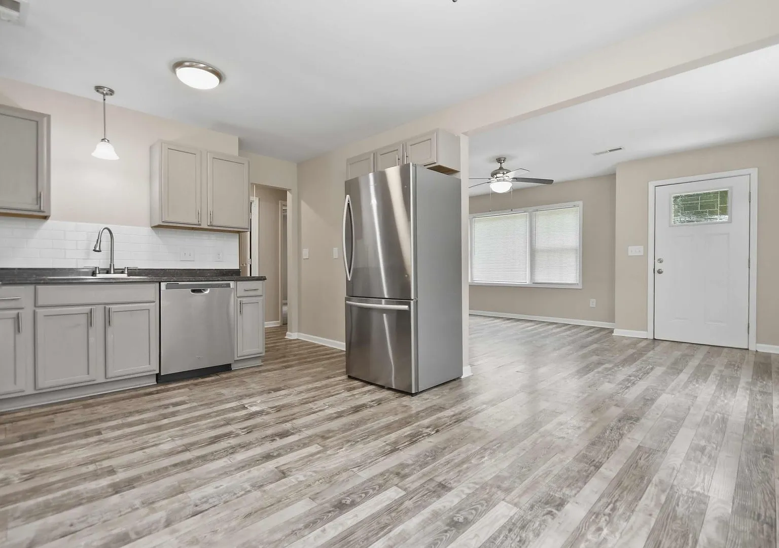 Pet Friendly Three Bedroom! — Photo 4