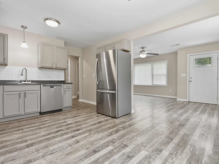 970 Swift Dr — Photo 4