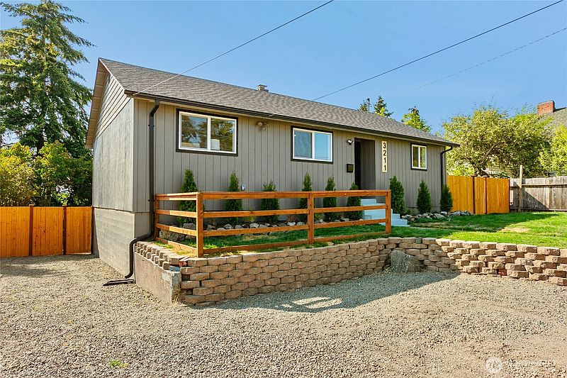 3rd image of 3211 Herren Avenue