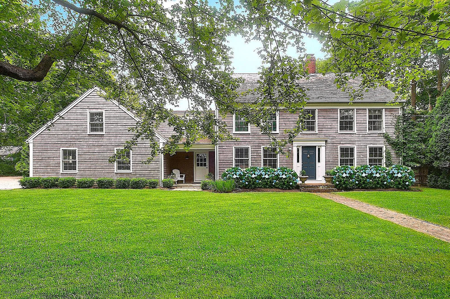 Historic Country Charm on a South of the Highway Lane — Photo 2