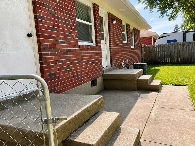 6207 Middlerose Cir — Photo 12