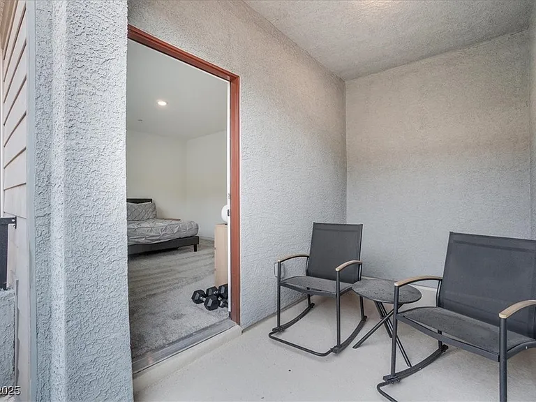 1529 Eva Crossing Pl — Photo 9