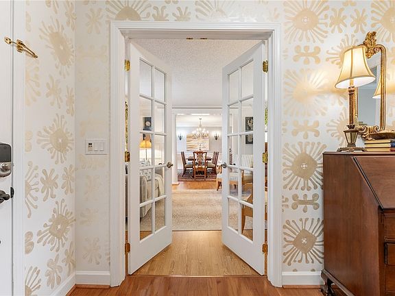 3rd image of 102 Rustic Ln