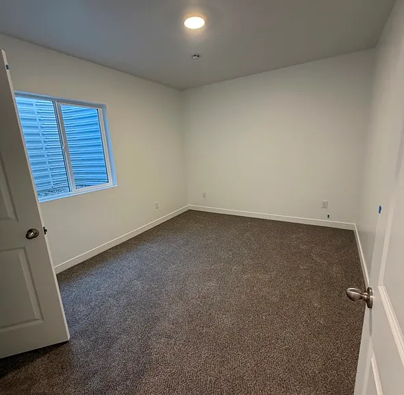525 E Levengrove Dr — Photo 3