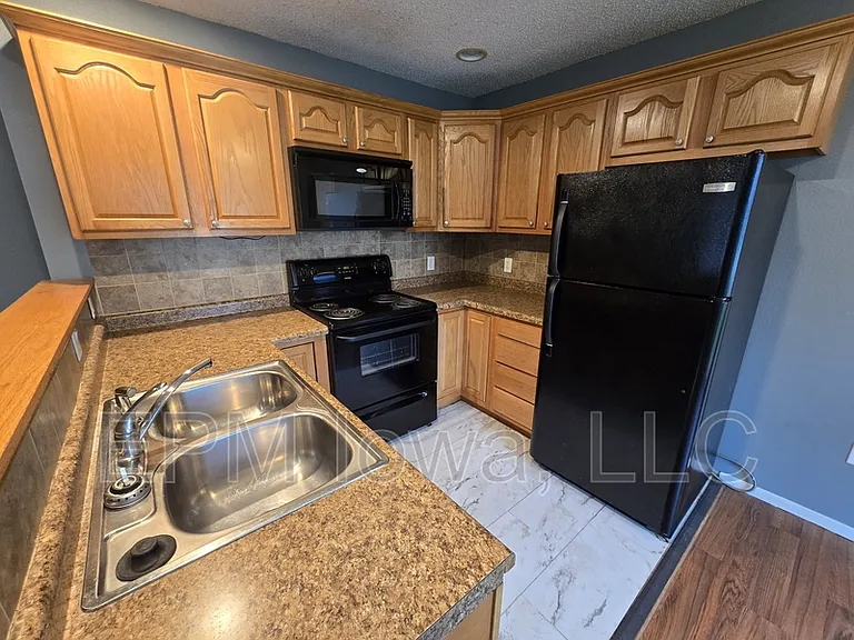 1407 Robin Rd — Photo 5