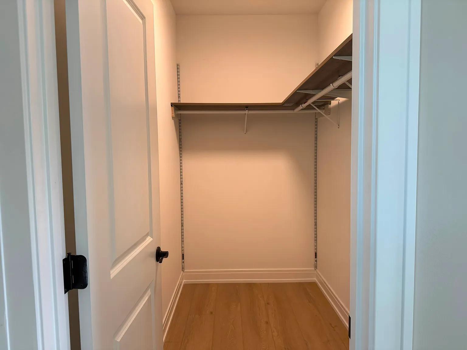 3 bed, 2400 sqft, $3,500 — Photo 2