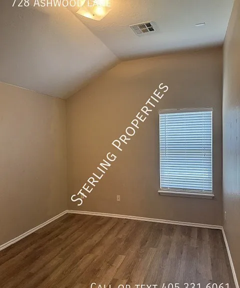 728 Ashwood Ln — Photo 35