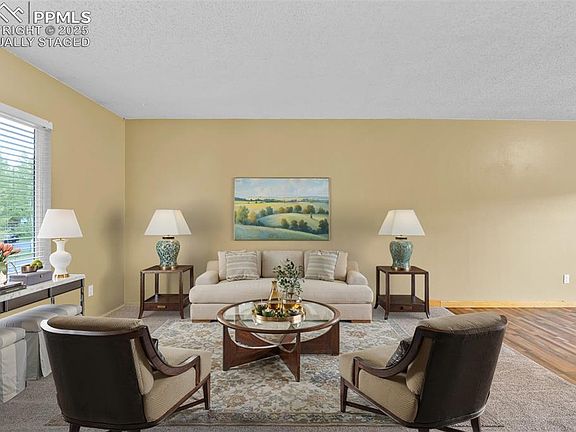 5th image of 828 Northwoods Dr E