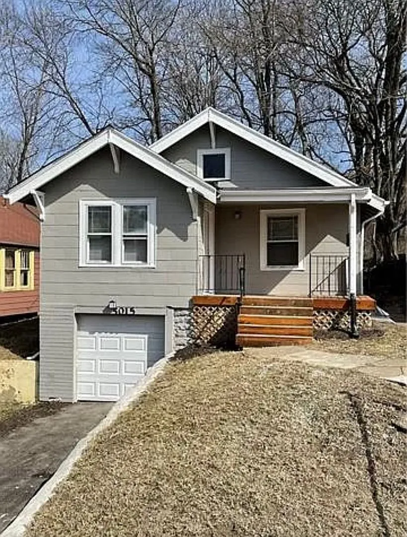 Cute Midtown 2 Bedroom Home For Rent! — Photo 1