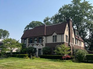 752 Trombley Rd, Grosse Pointe Park, MI 48230