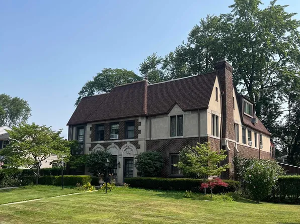 752 Trombley Rd, Grosse Pointe Park, MI 48230