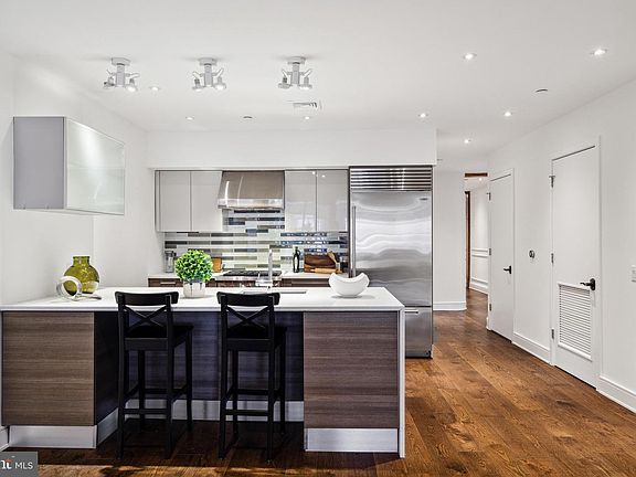 5th image of 233 Chestnut St APT 4