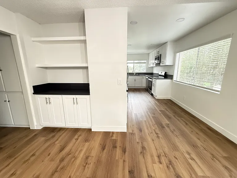 California Euclid Apartments — Photo 32