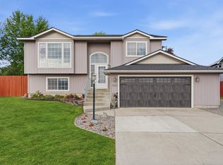 1823 N Salmon River Ln, Greenacres, WA 99016