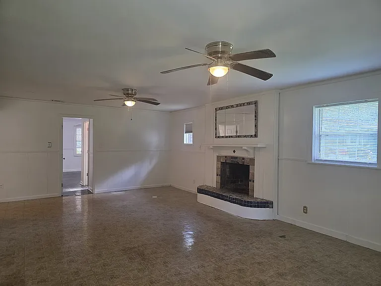 15 Burbank Blvd — Photo 16