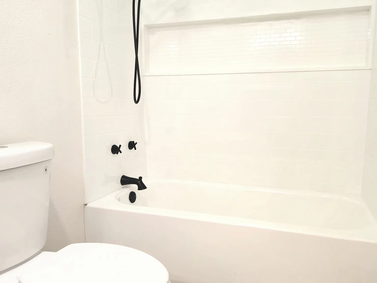 2 bed, 2.5 bath, 1430 sqft, $2,000 — Photo 2