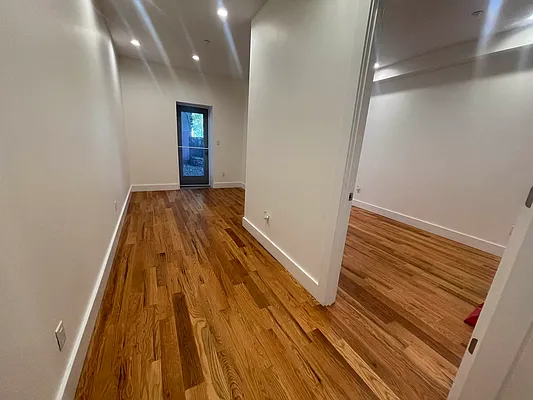 Rented by Bond New York | media 25