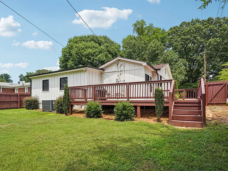 2318 Amesbury Ave — Photo 28