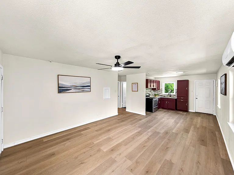 10 Linden Ave — Photo 3