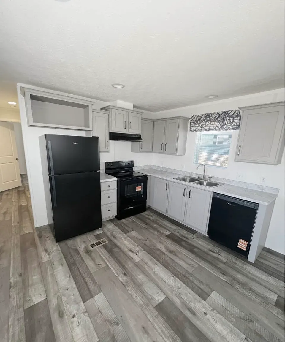 2 bed, 1.5 bath, 900 sqft, $1,050 — Photo 3