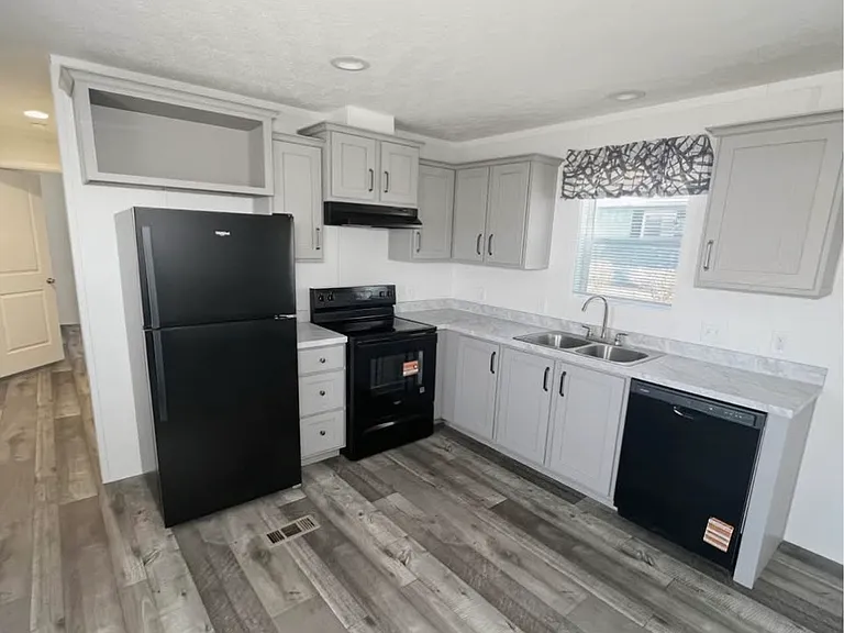 32 Cloverleaf Ct #32 — Photo 2