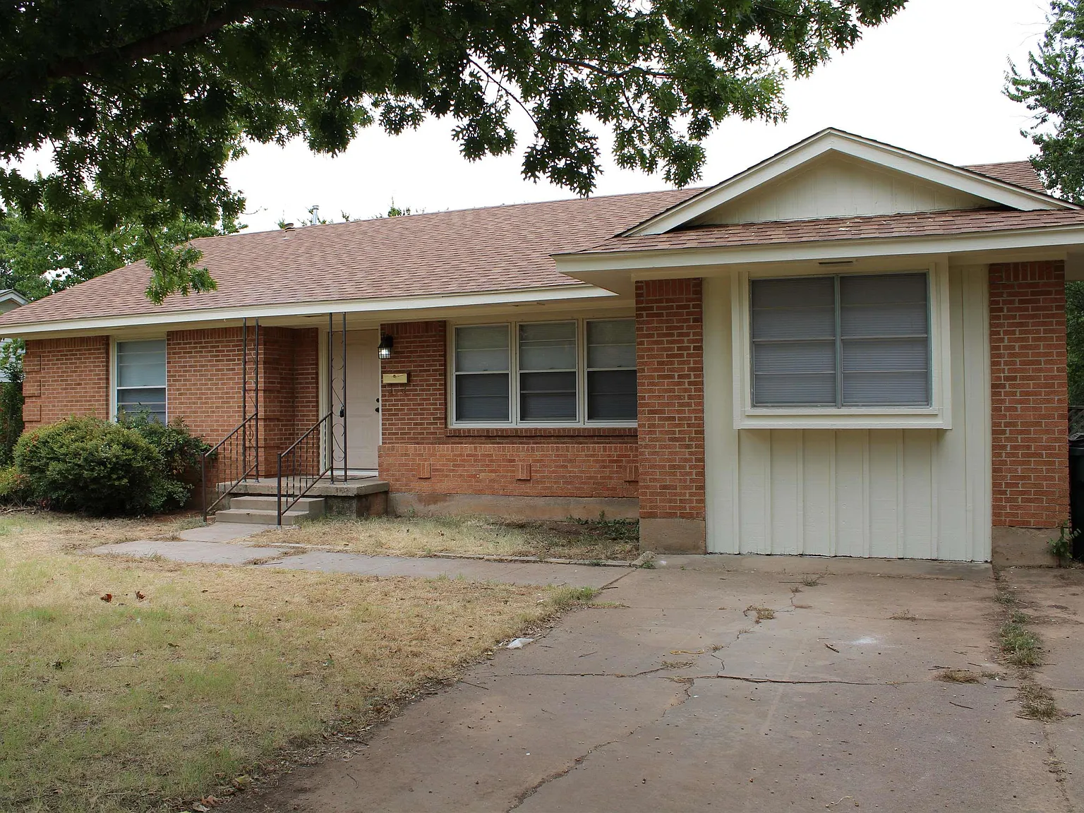 4 bed, 1.5 bath, 1501 sqft, $1,800 — Photo 2