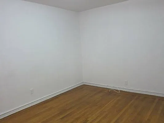 Rented by Realty 2000 Corp | media 10