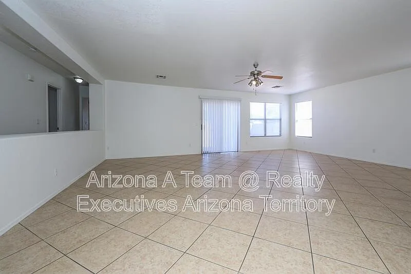 3 bed, 2.0 bath, 2045 sqft, $1,995 — Photo 3
