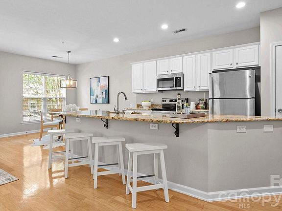 4th image of 3224 Margellina Dr