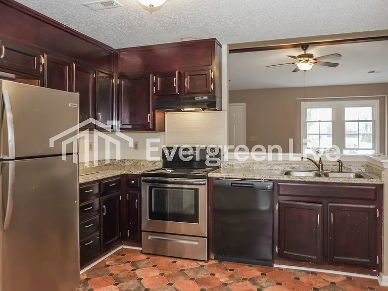 13020 Dickens Ln — Photo 5