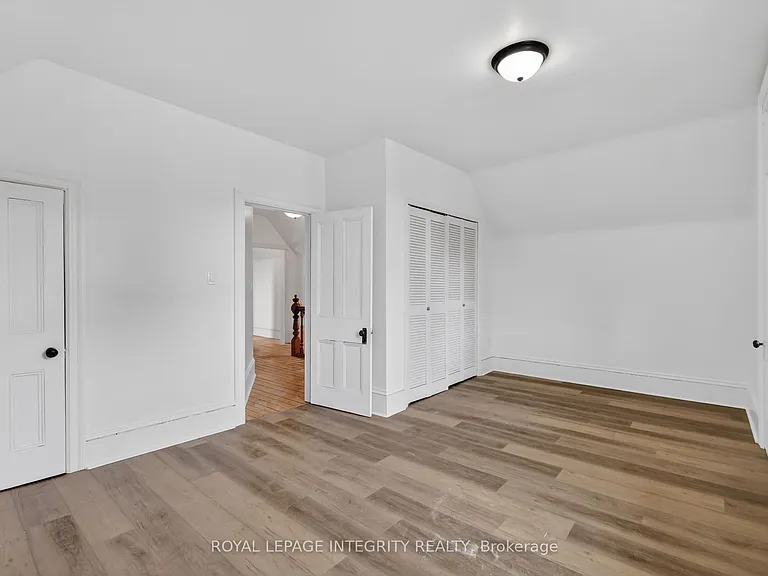 56 Grosvenor Ave — Photo 30