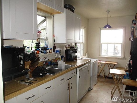2nd image of 618 Violet Meadow St S