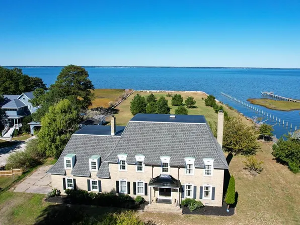 5557 Main St, Chincoteague Island, VA 23336